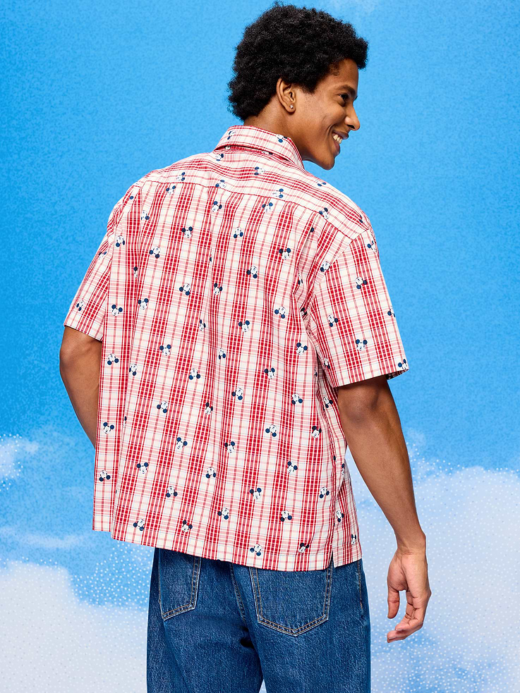 L'image numéro 2 présente Chemise à carreaux ample Mickey Mouse Old Navy x Disney pour homme
