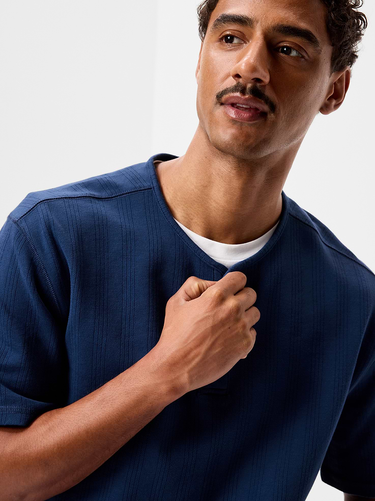 L'image numéro 3 présente T-shirt henley en tissu épais