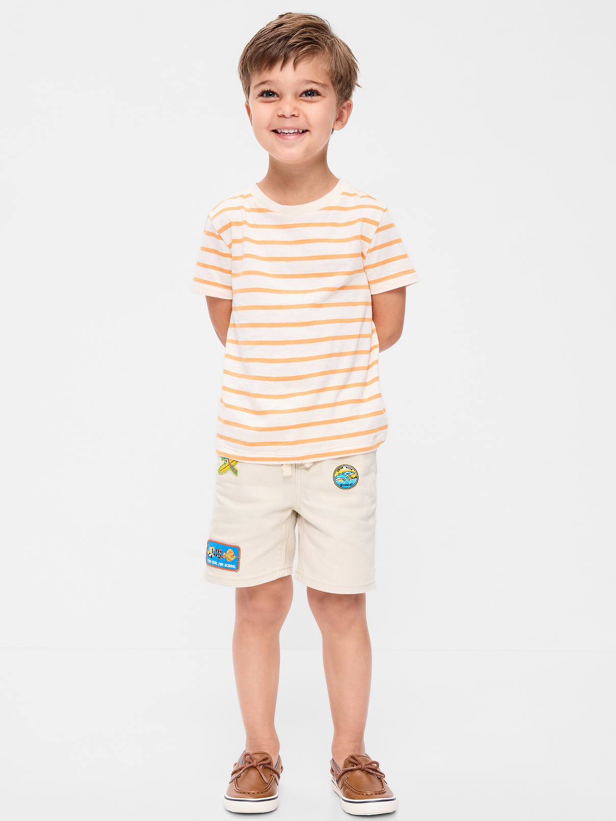 L'image numéro 1 présente Short en denim coupe généreuse à taille élastique pour tout-petit