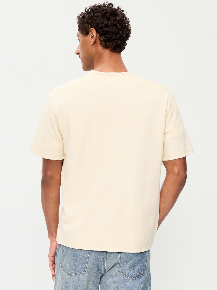 L'image numéro 2 présente T-shirt henley en tissu épais
