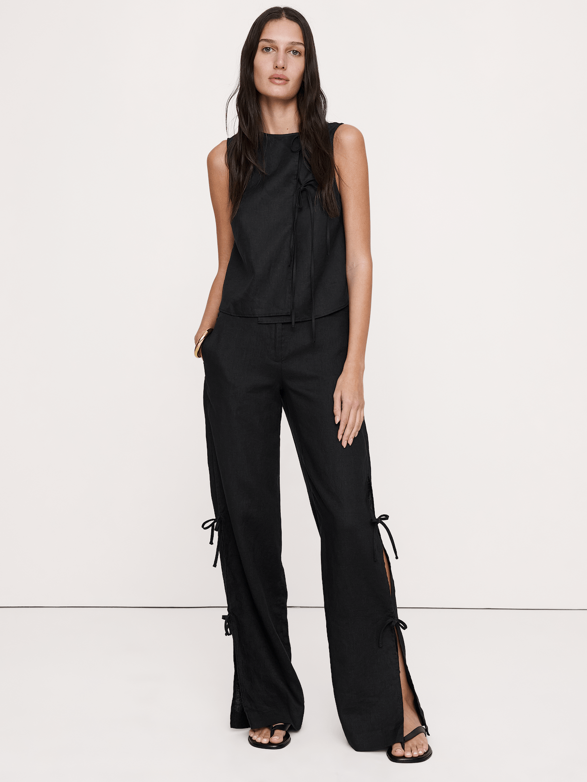 L'image numéro 1 présente Pantalon jambe large de tous les jours en lin à nouer sur le côté