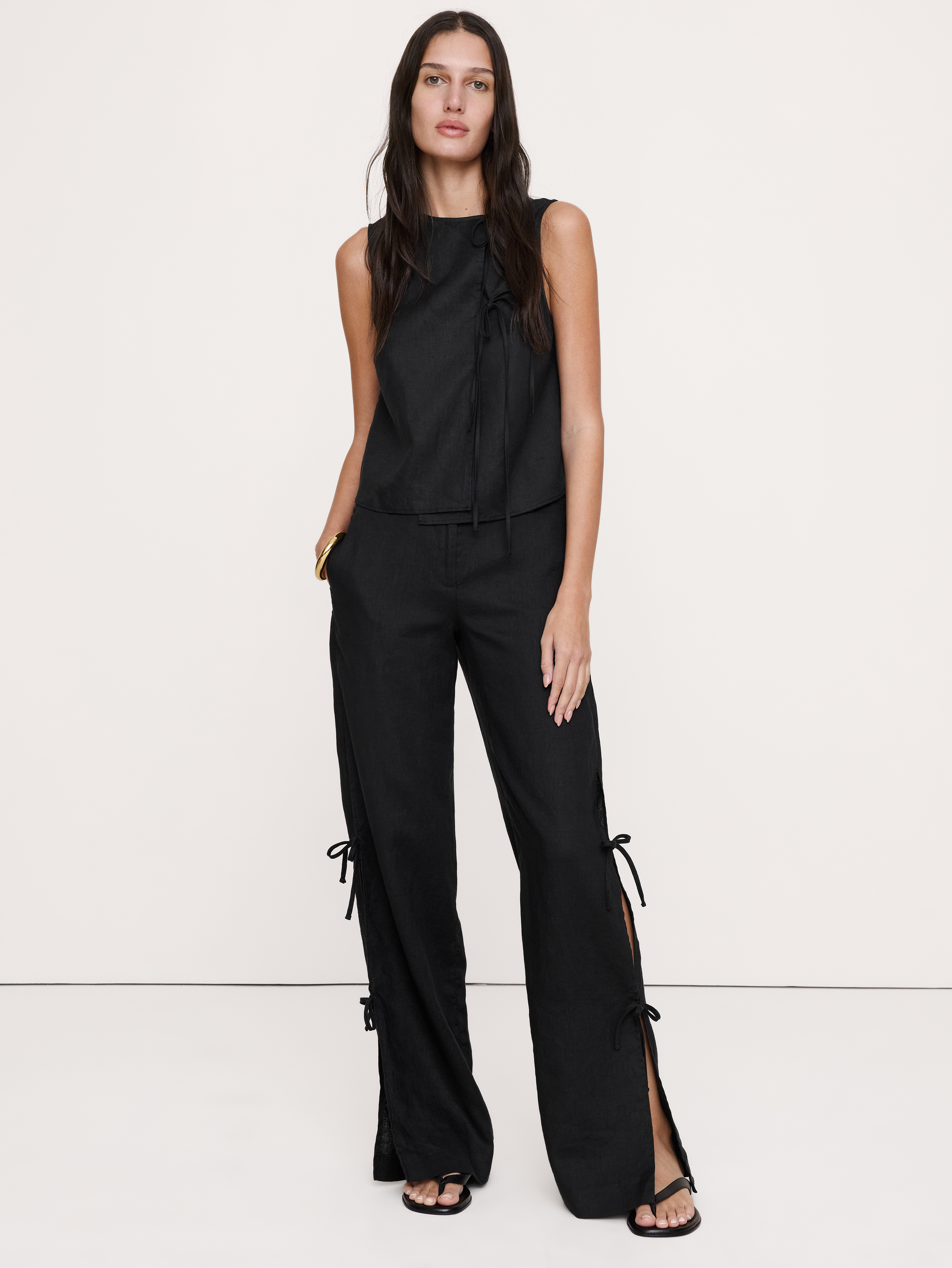 L'image numéro 1 présente Pantalon jambe large de tous les jours en lin à nouer sur le côté