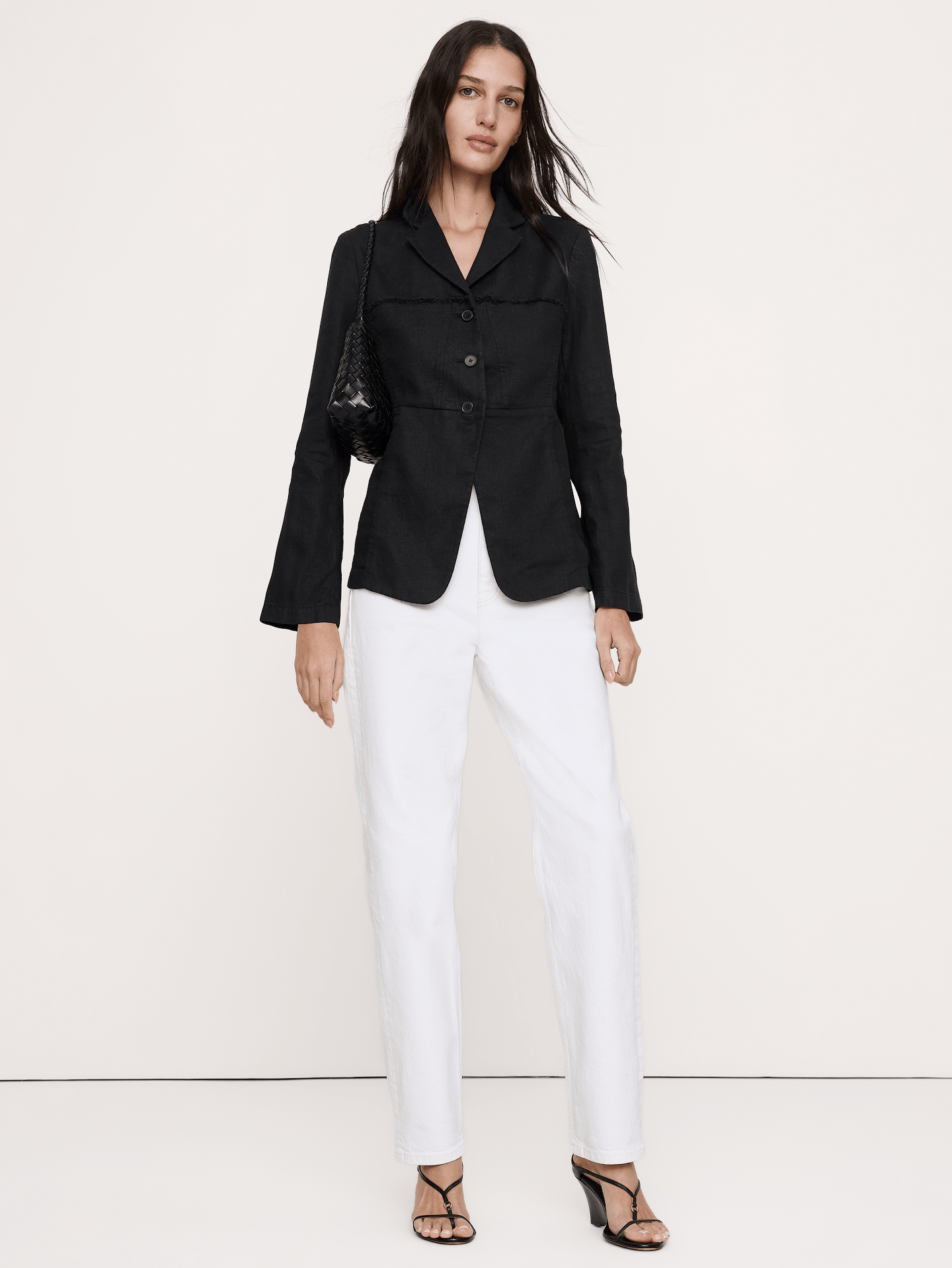 L'image numéro 1 présente Blazer en lin à franges