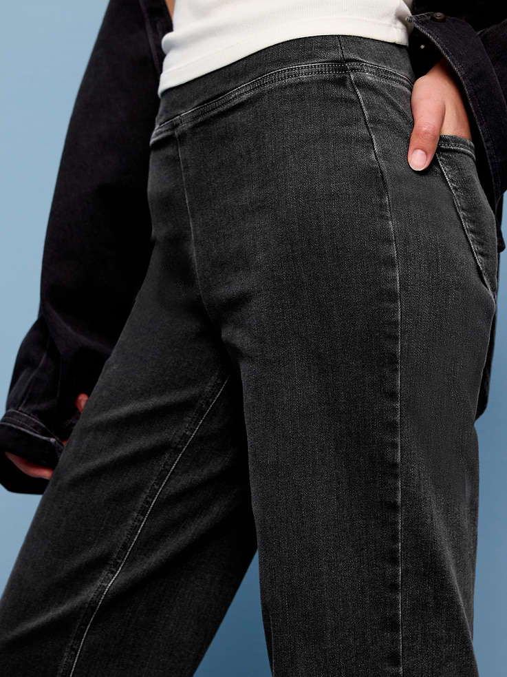 Image number 5 showing, High-Waisted Weekender Pull-On Crop Wide-Leg Jeans