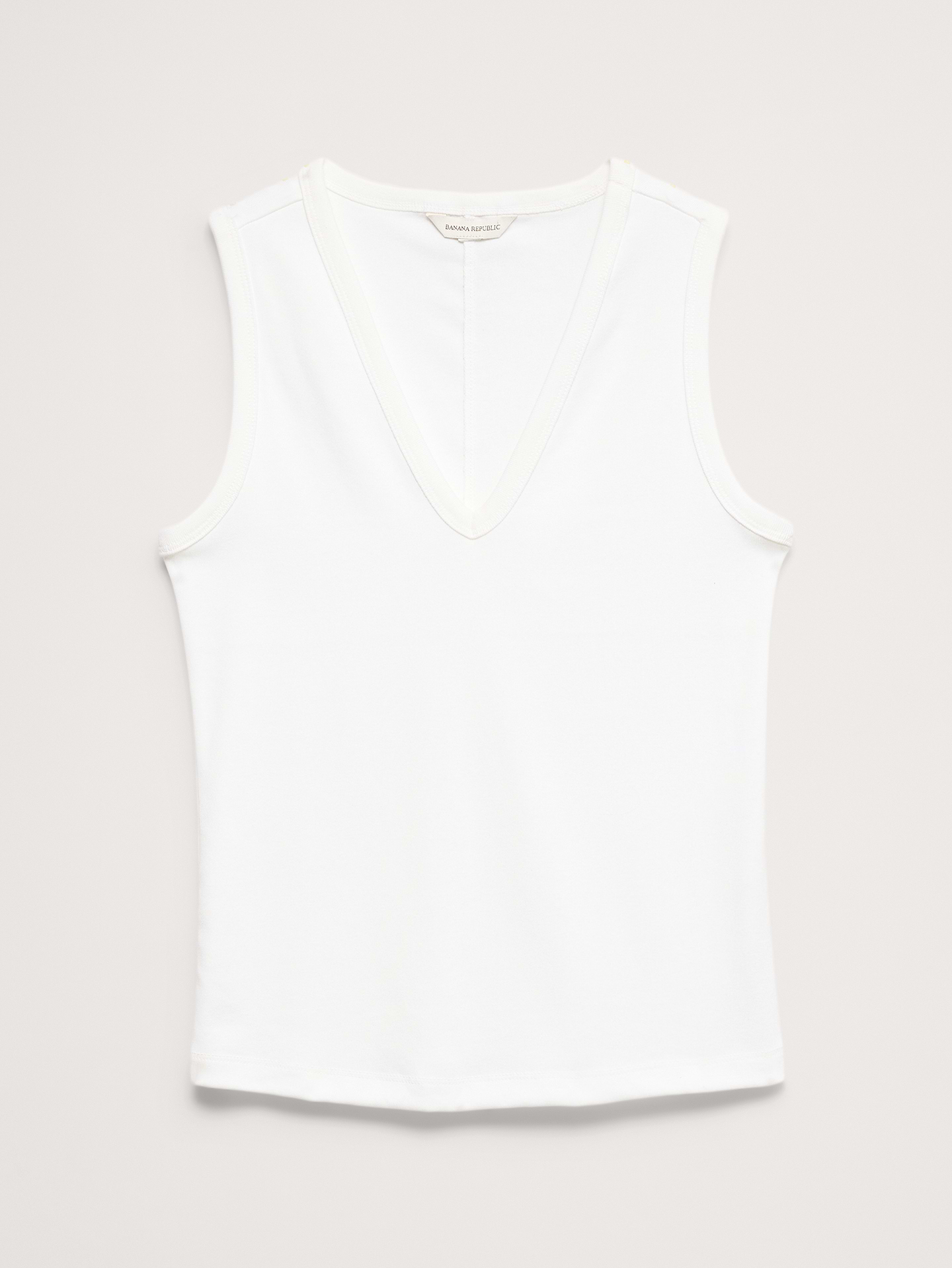 L'image numéro 4 présente Camisole minimaliste à encolure en V en coton