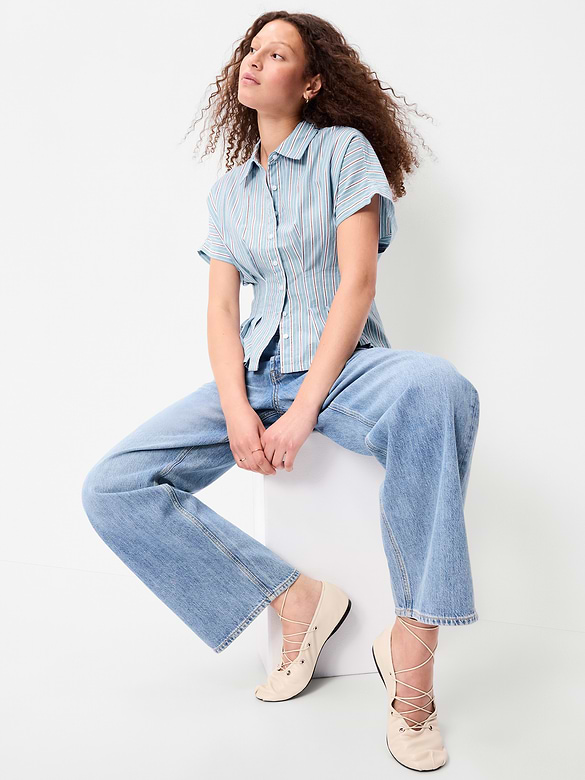 Slim Short-Sleeve Cinched-Waist Button-Down Shirt