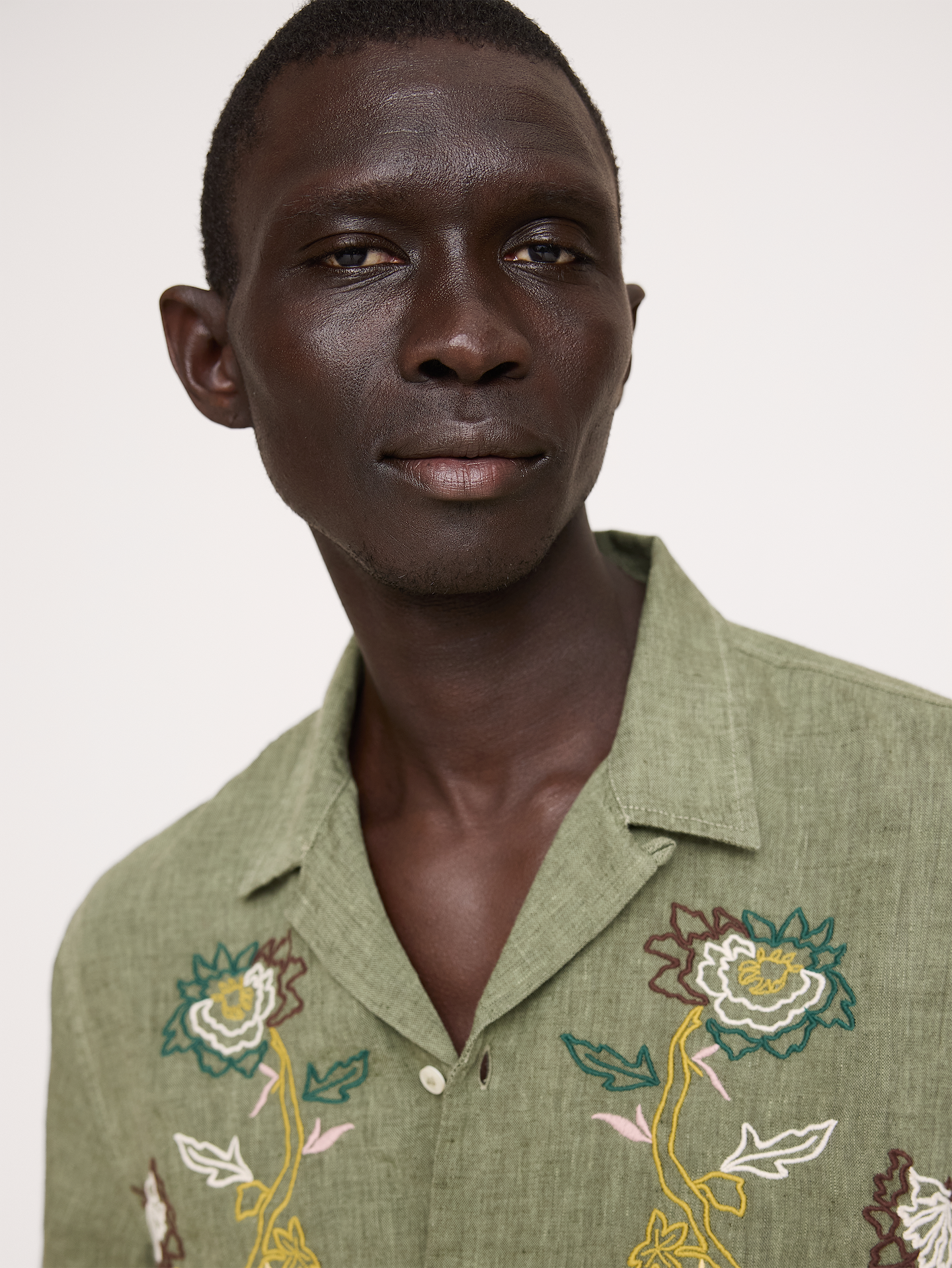 Image number 4 showing, Standard-Fit Embroidered Linen Resort Shirt
