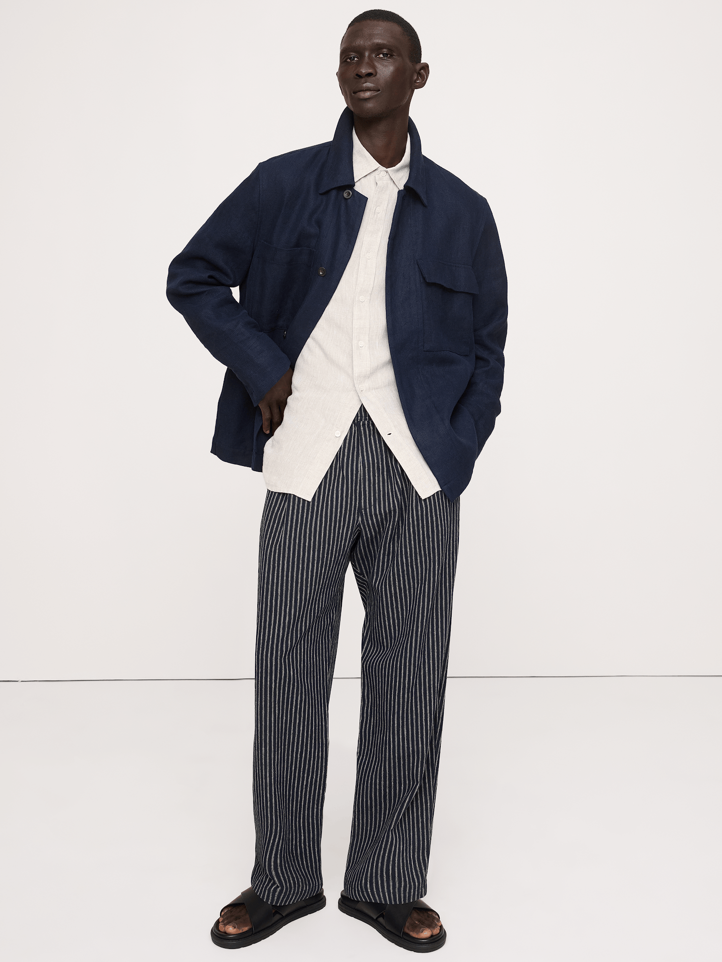 L'image numéro 1 présente Pantalon décontracté à taille extensible en lin et coton à plis