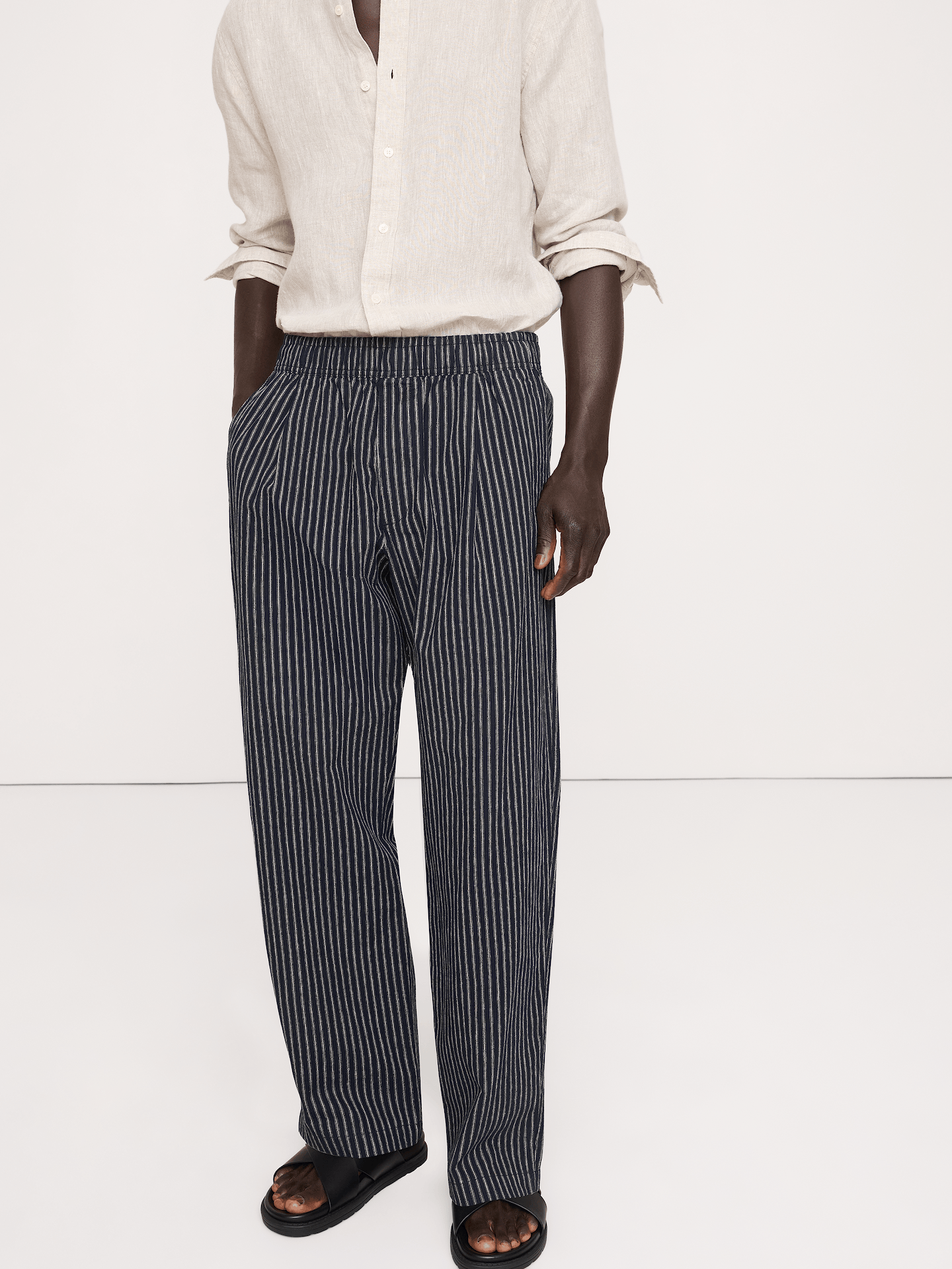 L'image numéro 7 présente Pantalon décontracté à taille extensible en lin et coton à plis