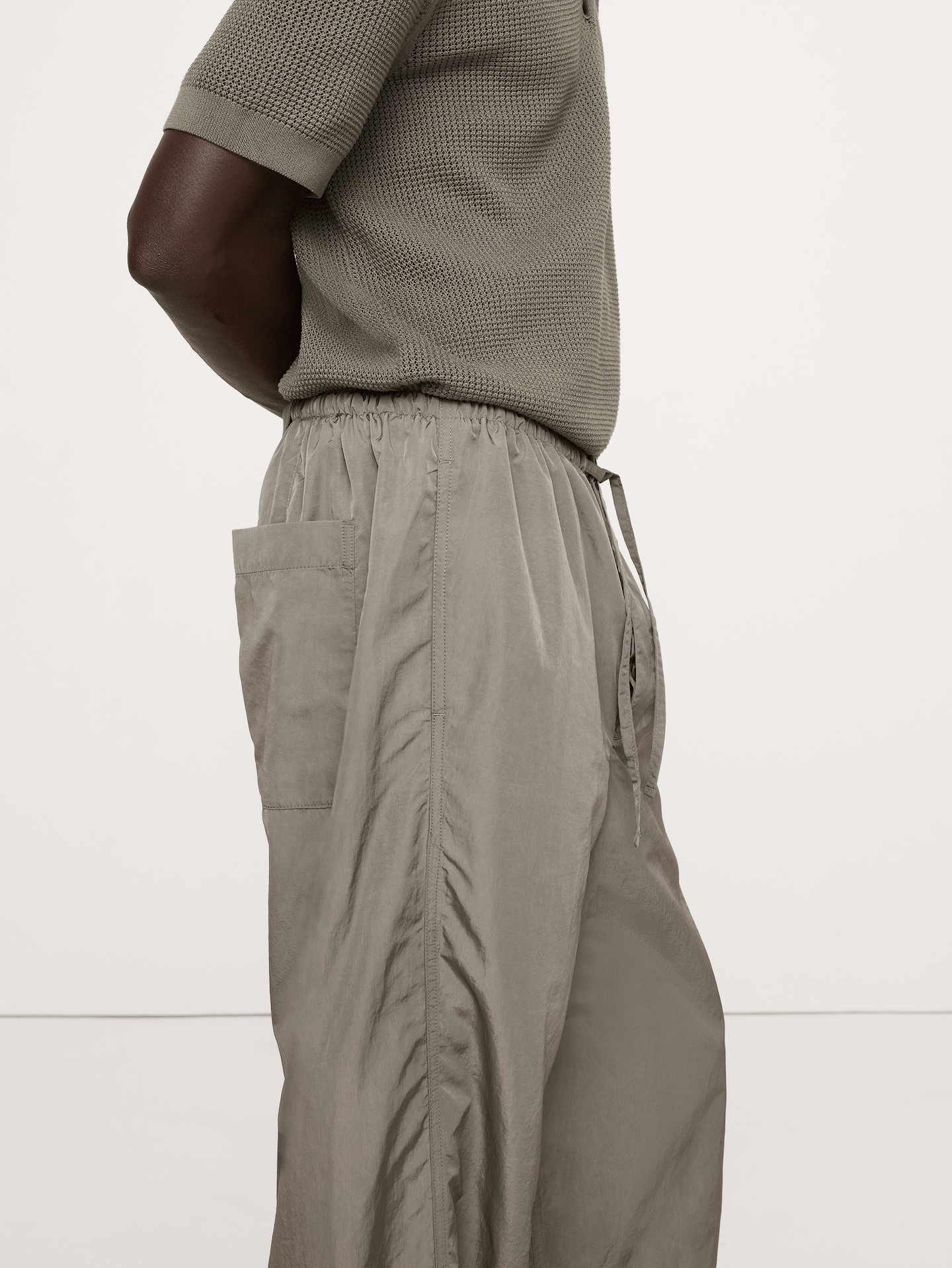L'image numéro 4 présente Pantalon ample à cordon de serrage en nylon