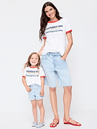 L'image numéro 2 présente T-shirt à imprimé de la Fierté