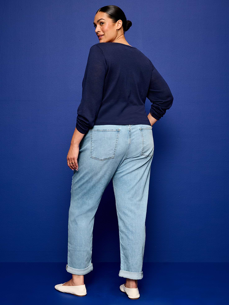 Image number 9 showing, Mid-Rise Wow Boyfriend Straight Jeans