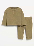 L'image numéro 1 présente Ensemble avec pantalon et  haut henley à manches longues en tricot gaufré pour bébé