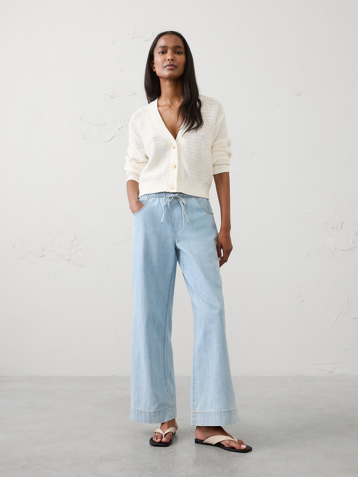 Wide-Leg Mid-Rise Summerweight Pull-On Jean | Banana Republic Factory