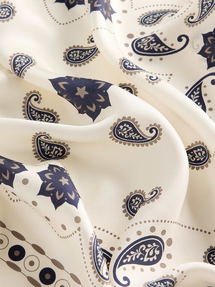 Image number 4 showing, 100% Silk Bandana