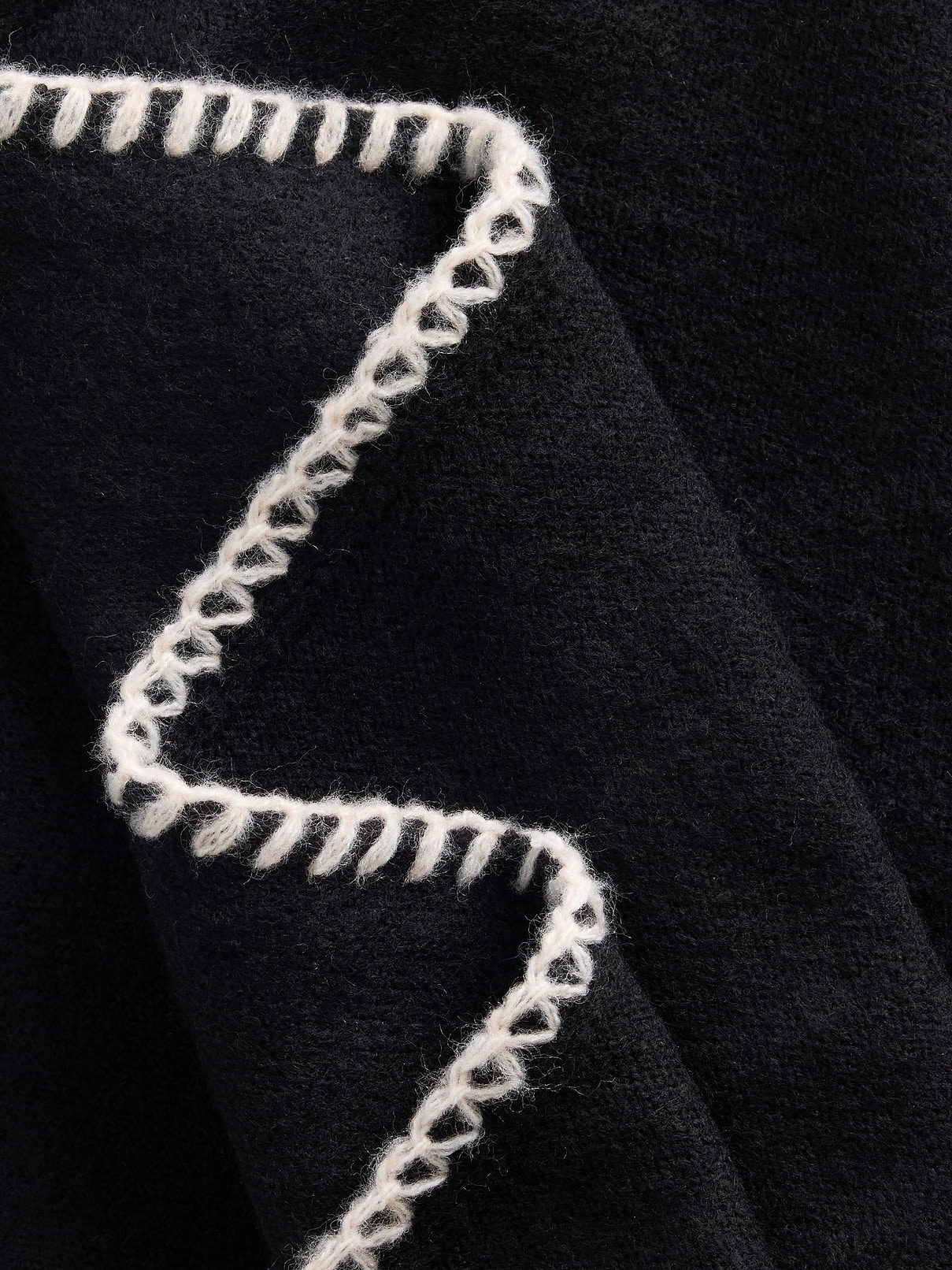 L'image numéro 4 présente Écharpe bandana à points roulés Effet cachemire