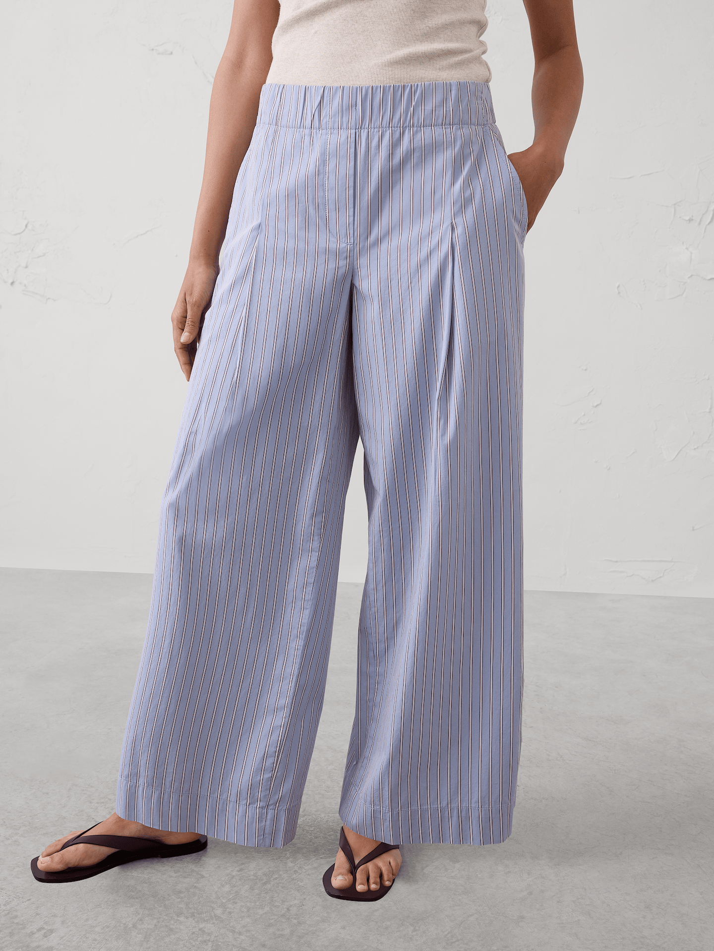 Image number 3 showing, Wide-Leg Mid-Rise Poplin Pull-On Pant