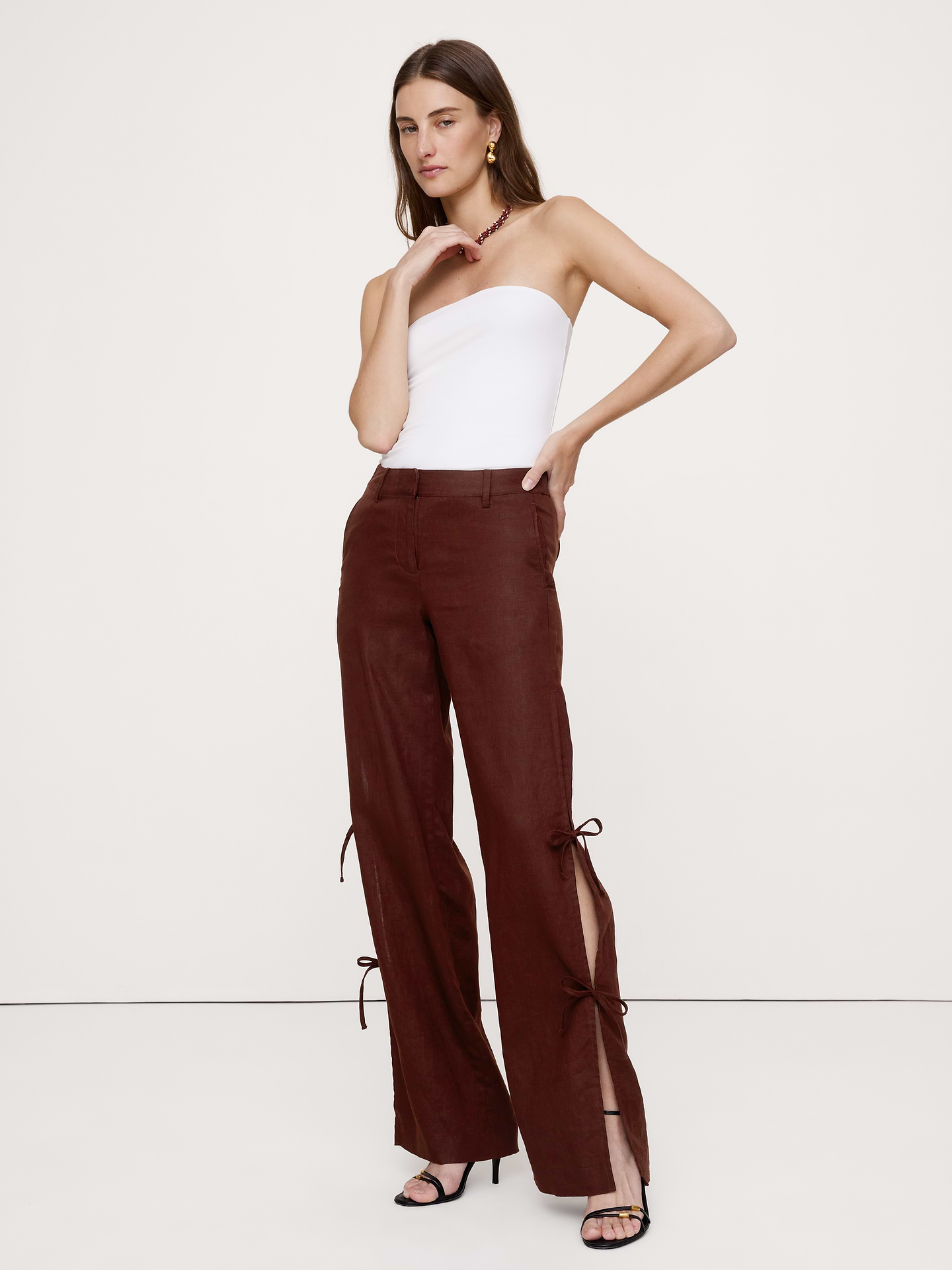 L'image numéro 1 présente Pantalon jambe large de tous les jours en lin à nouer sur le côté