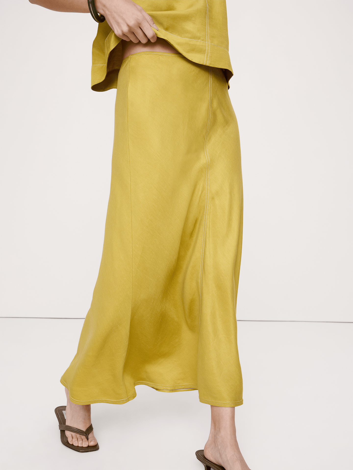 Image number 5 showing, Viscose-Linen Bias-Cut Maxi Skirt
