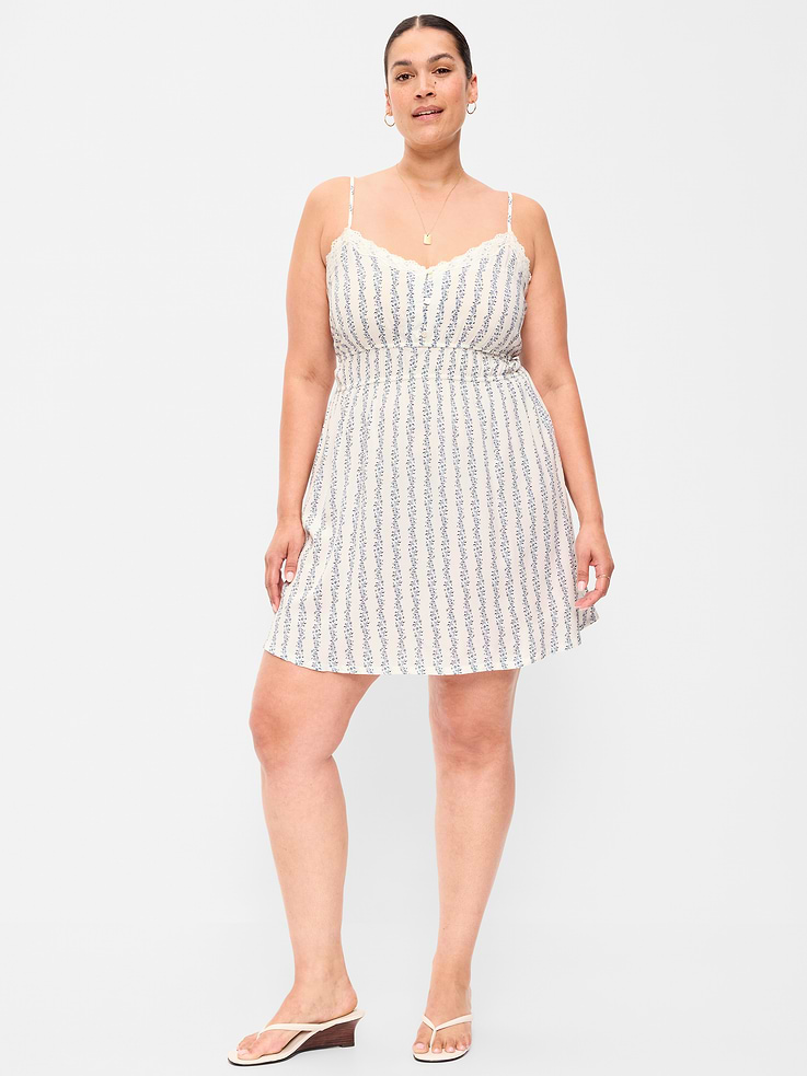 L'image numéro 9 présente Robe trousseau courte sans manches