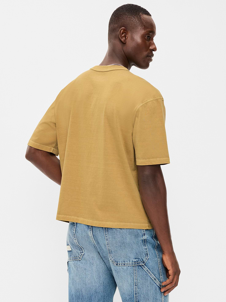 L'image numéro 2 présente T-shirt court en tissu épais teint en plongée