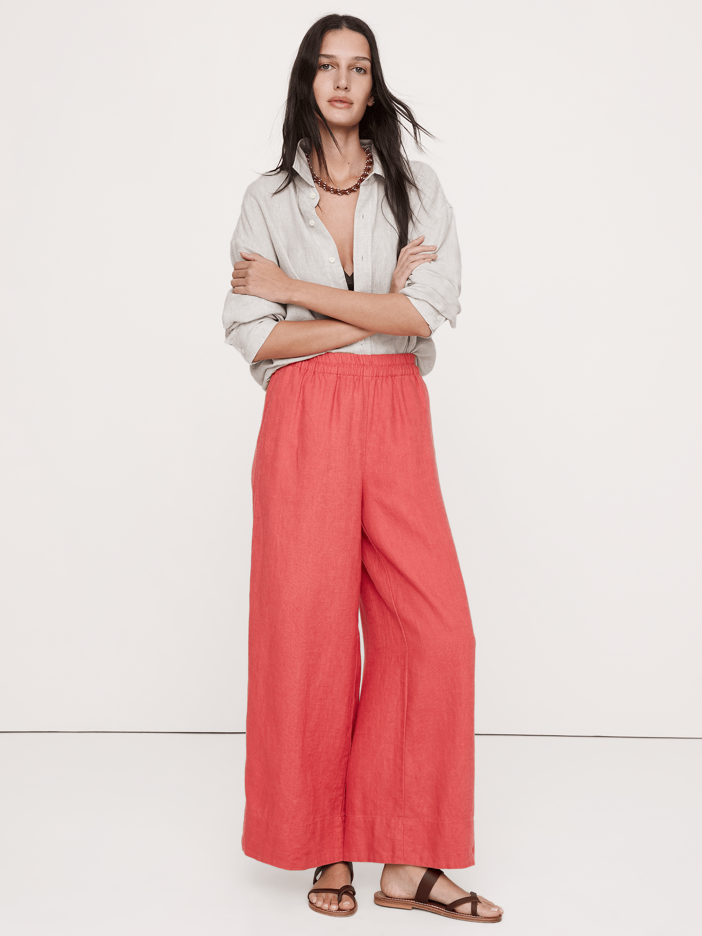 L'image numéro 8 présente Pantalon à taille haute extensible à jambe large en lin longueur cheville