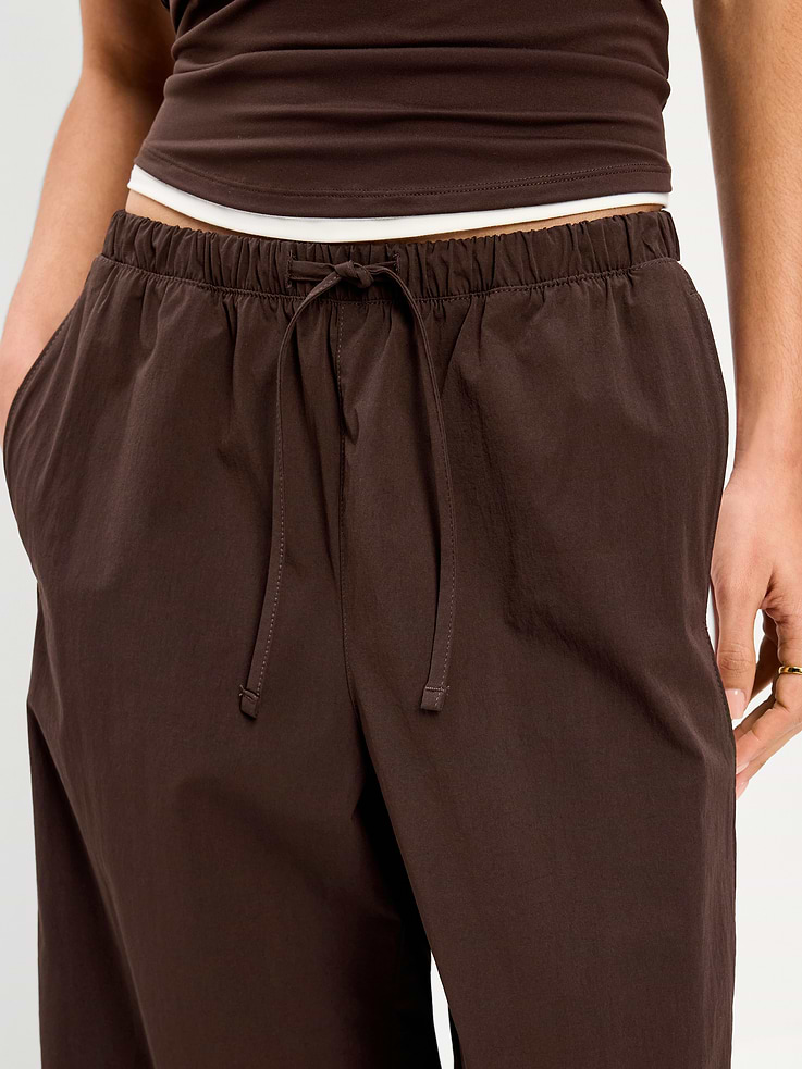 L'image numéro 3 présente Pantalon sport tissé léger à taille haute Tech Trek