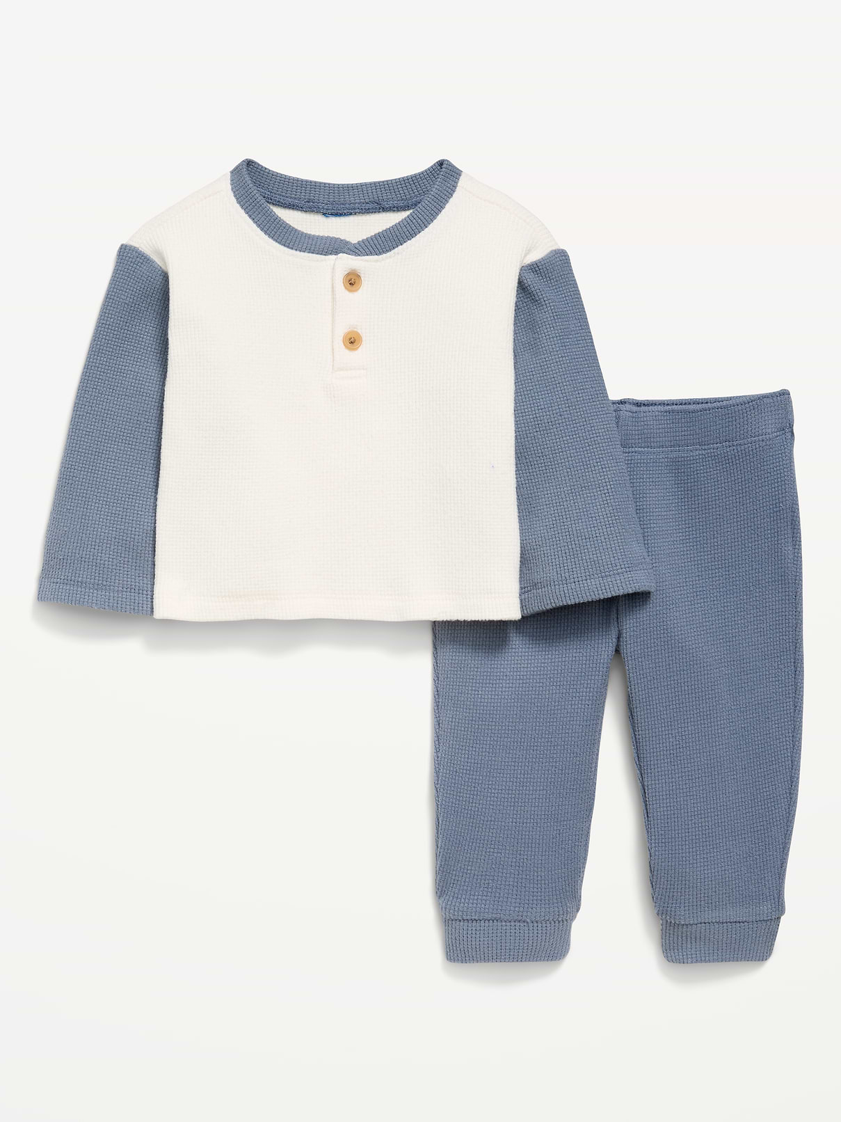 L'image numéro 1 présente Ensemble avec pantalon et  haut henley à manches longues en tricot gaufré pour bébé
