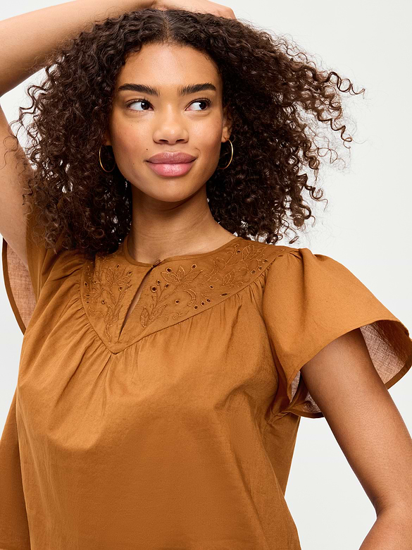 Short-Sleeve Embroidered Trousseau Top