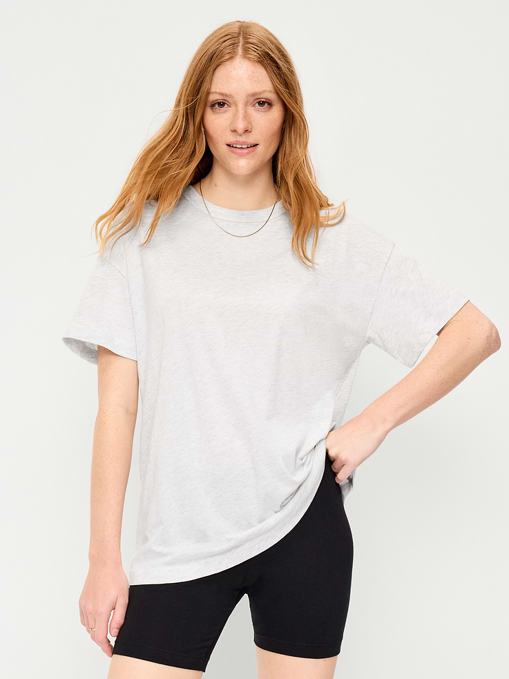 L'image numéro 1 présente T-shirt long passe-partout surdimensionné