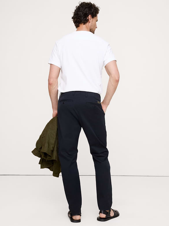 Chino rodé athlétique