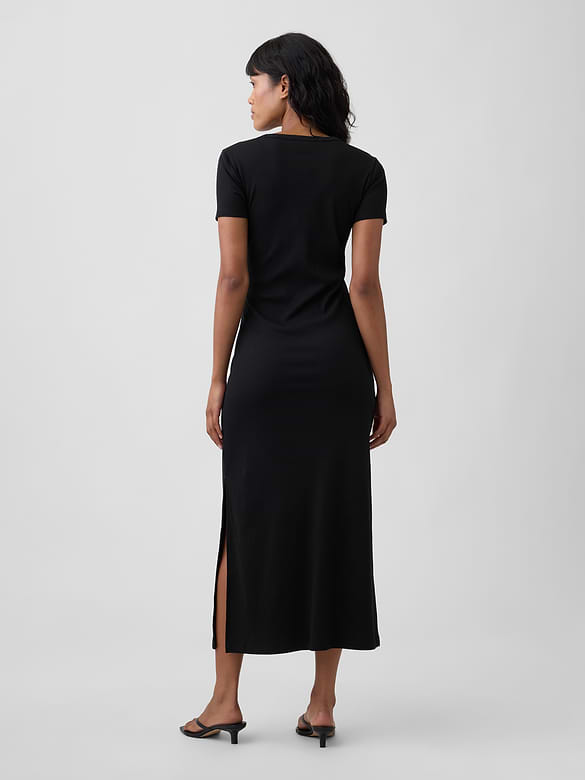 Modern Ribbed Maxi Dress