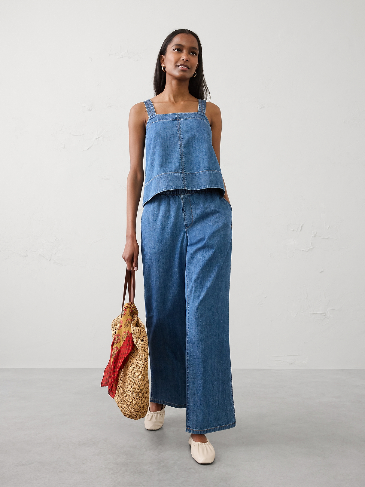 Straight-Leg Mid-Rise Summerweight Pull-On Jean | Banana Republic