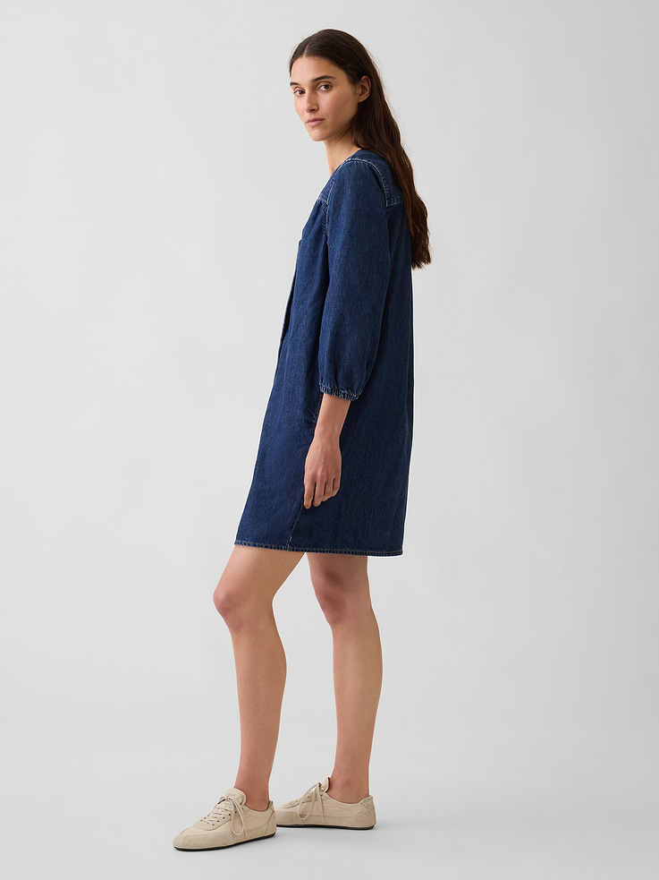 L'image numéro 3 présente Robe courte droite en denim à col en V
