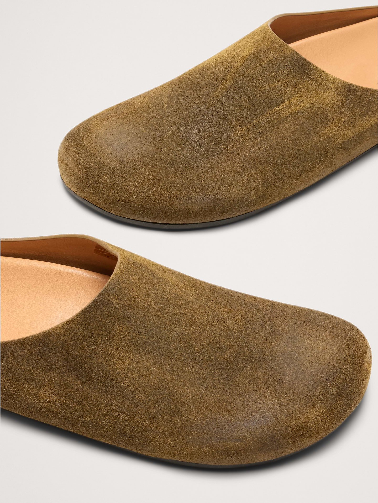 L'image numéro 6 présente Sabot en cuir