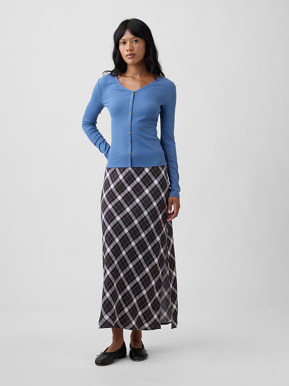 Fitted Ribbed V-Neck Top