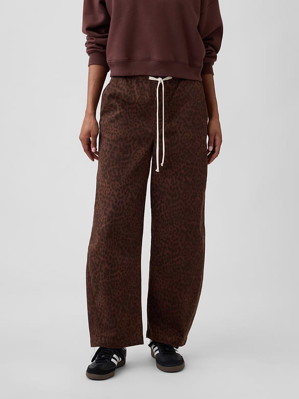 Mid Rise Print Pull-On Barrel Jeans