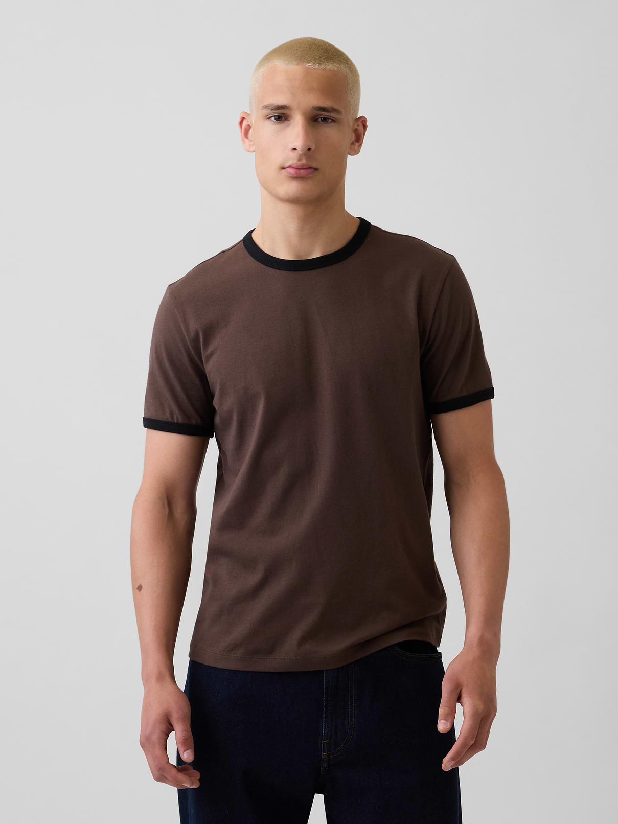 L'image numéro 1 présente T-shirt classique