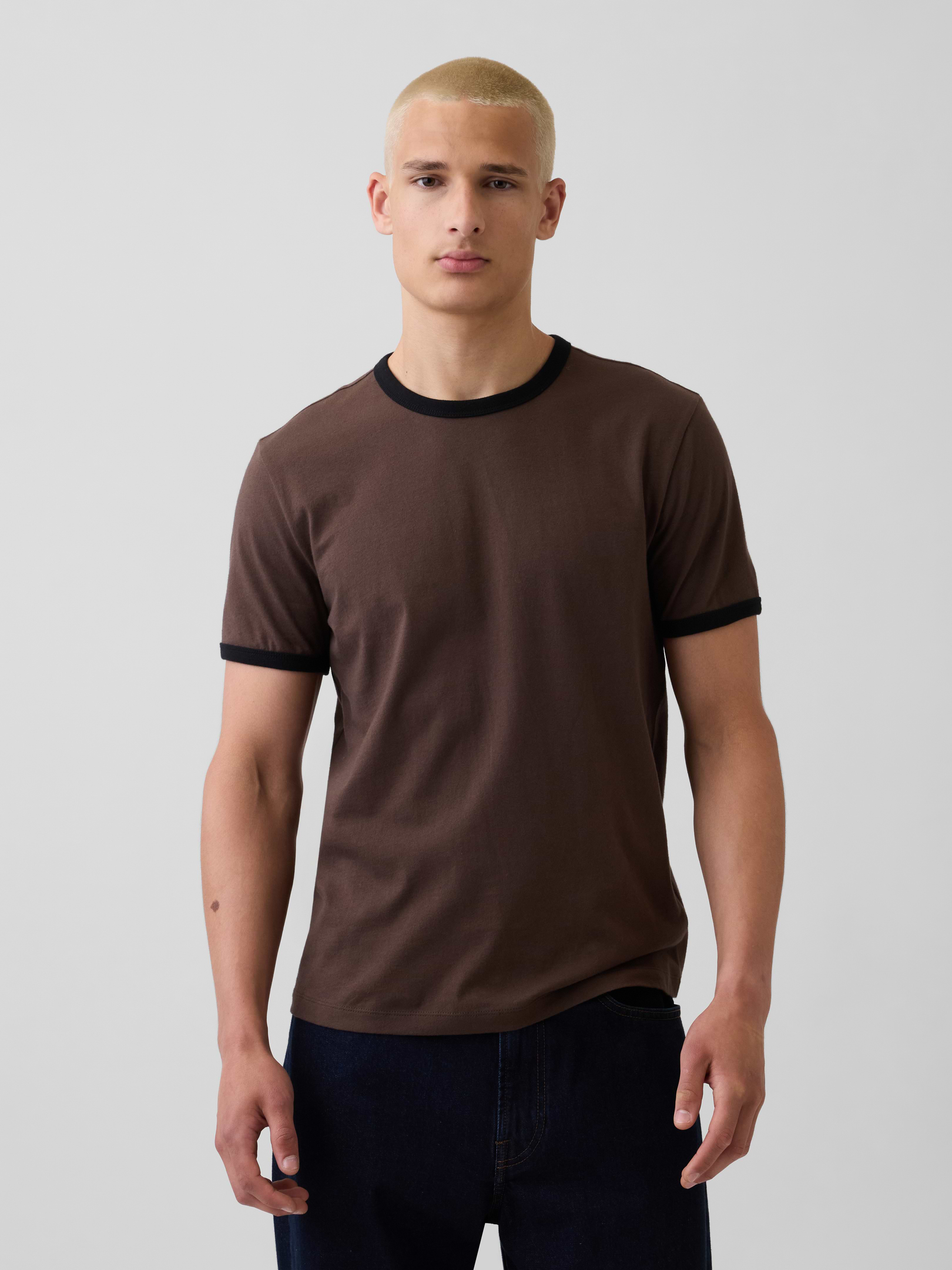 L'image numéro 1 présente T-shirt classique