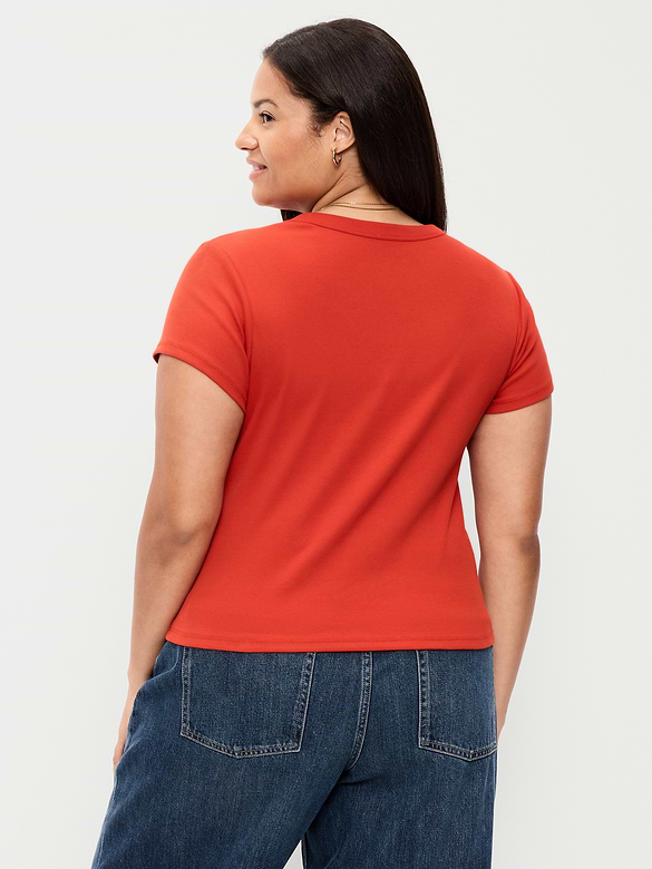T-shirt court moulant