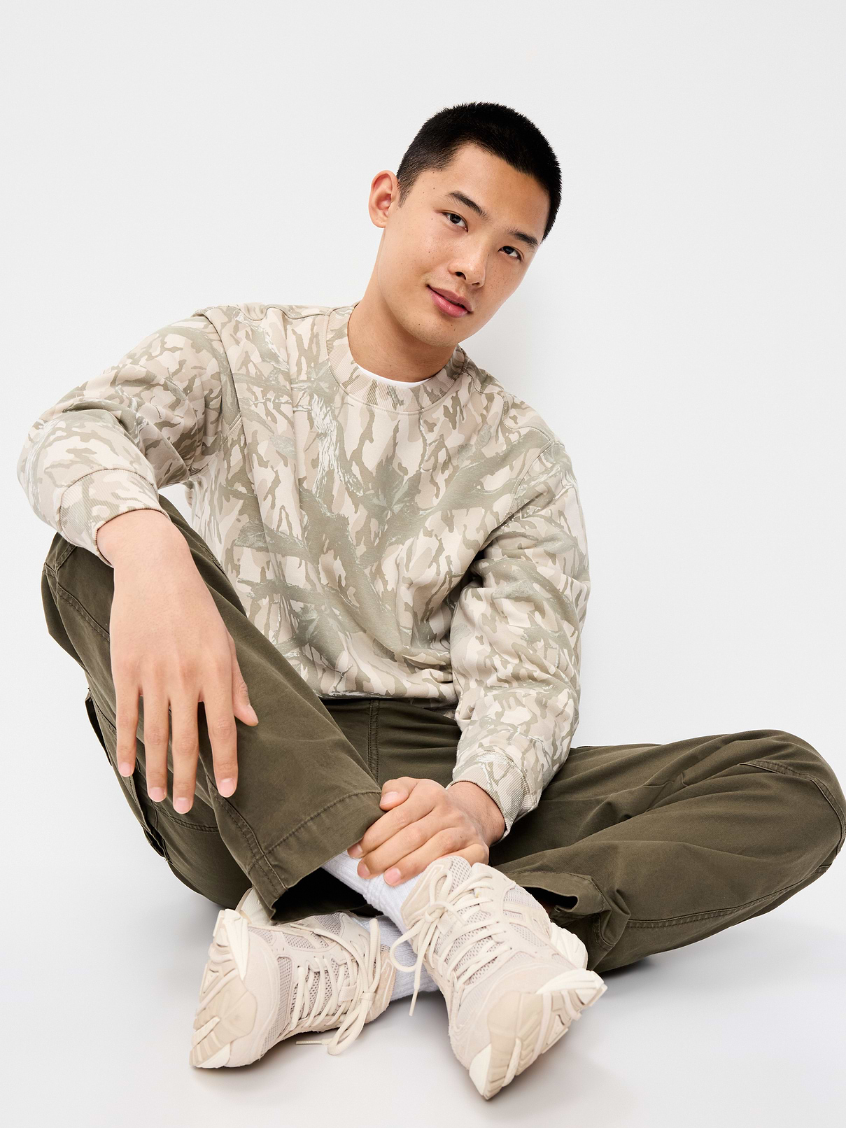 Image number 3 showing, Loose Printed Rotation Crew-Neck Sweatshirt