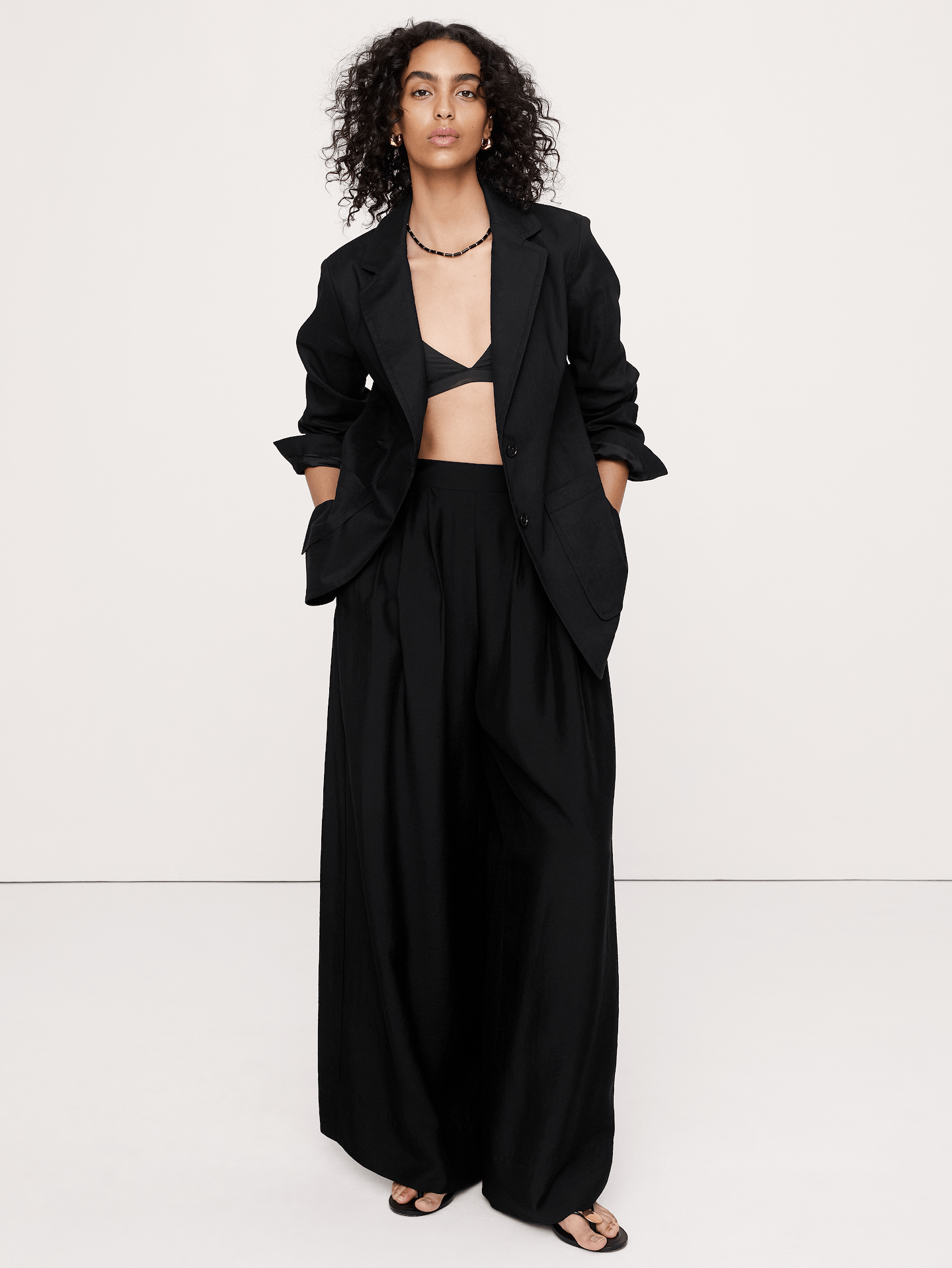 L'image numéro 1 présente Blazer décontracté en lin et viscose extensible