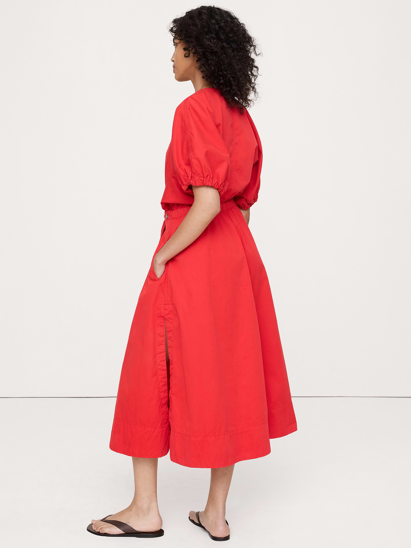 L'image numéro 5 présente Robe mi-longue à manches bouffantes en sergé de coton