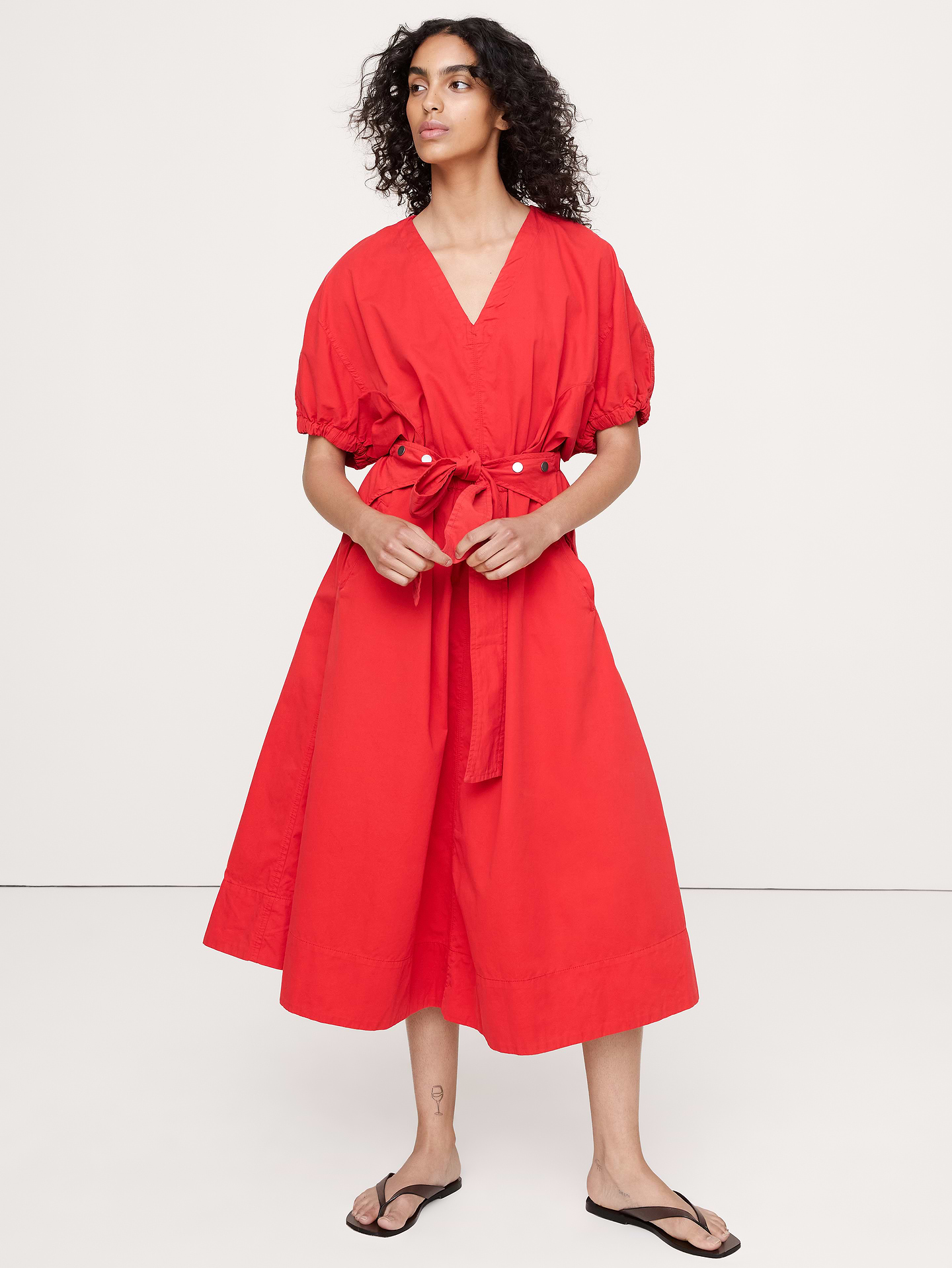 L'image numéro 1 présente Robe mi-longue à manches bouffantes en sergé de coton