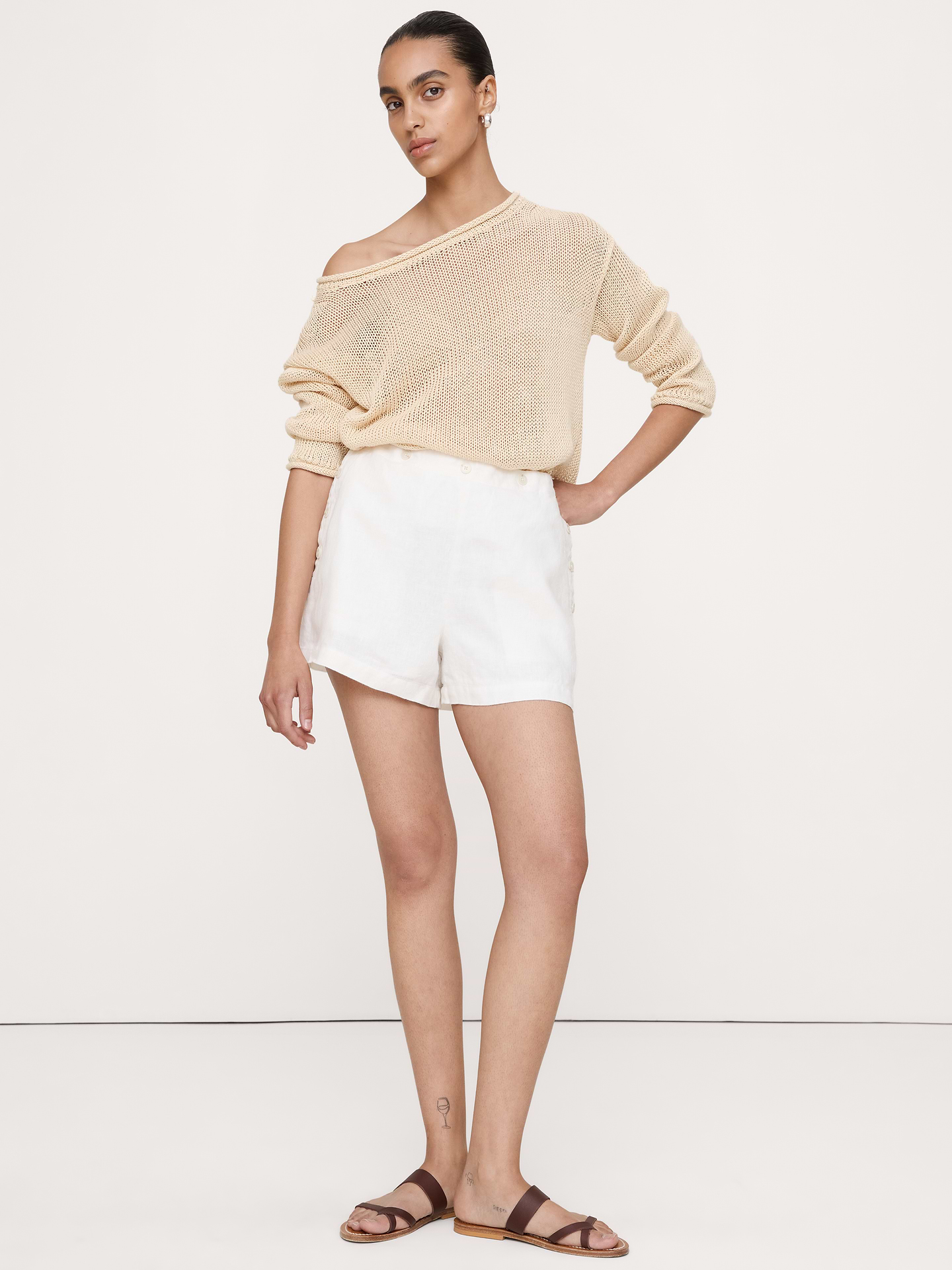 L'image numéro 1 présente Short de marin à taille extensible en lin de 9 cm