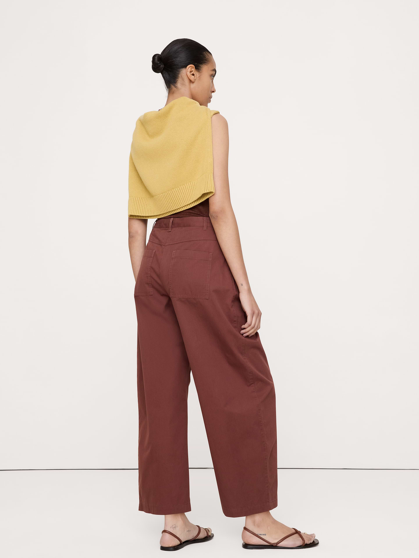 L'image numéro 8 présente Pantalon coupe baril taille mi-basse en popeline de coton