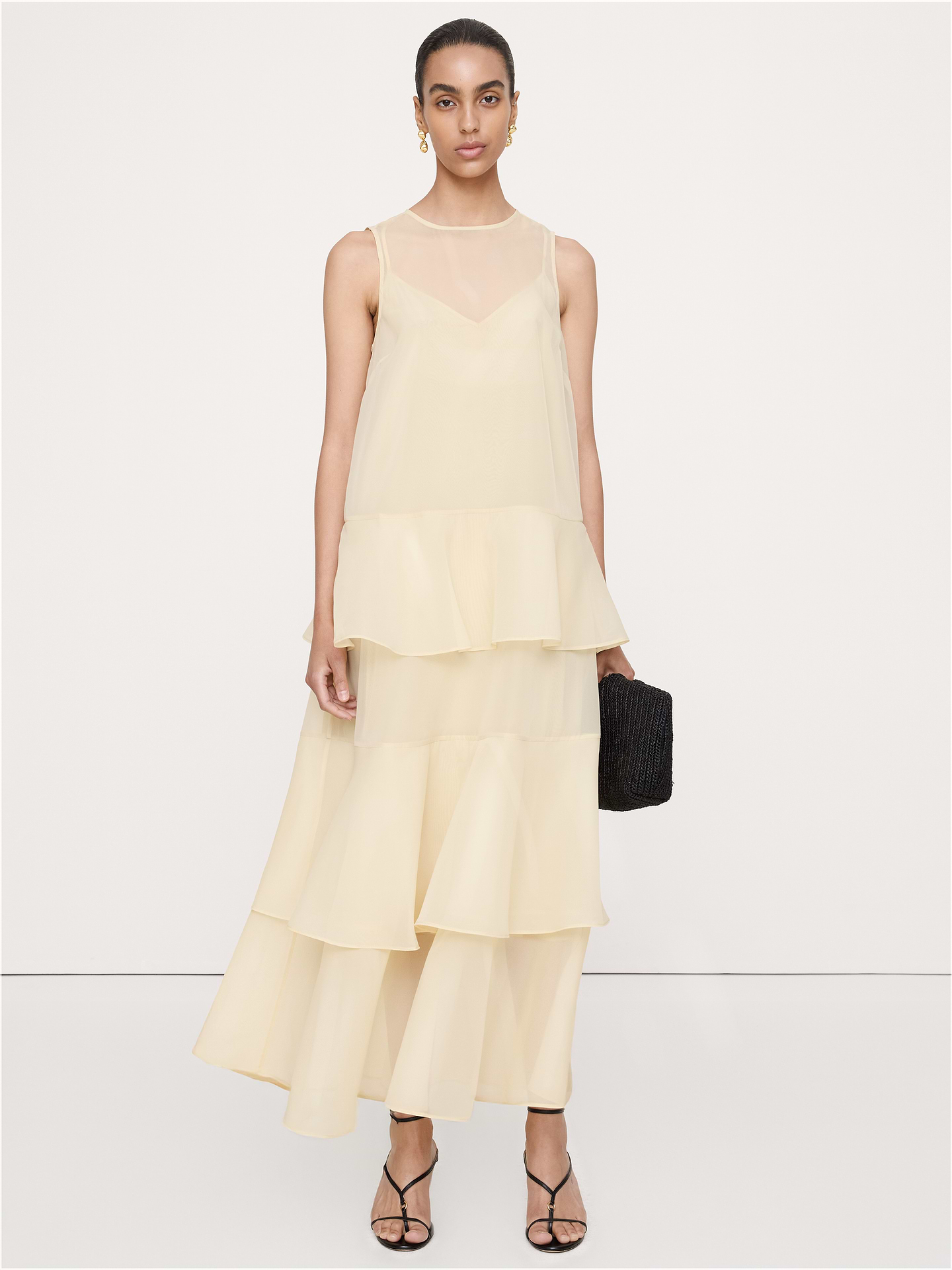 L'image numéro 1 présente Robe longue étagée en organza