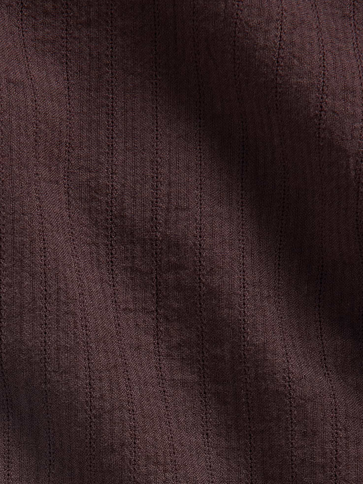 L'image numéro 4 présente Chemisier ajusté en tissu armuré texturé