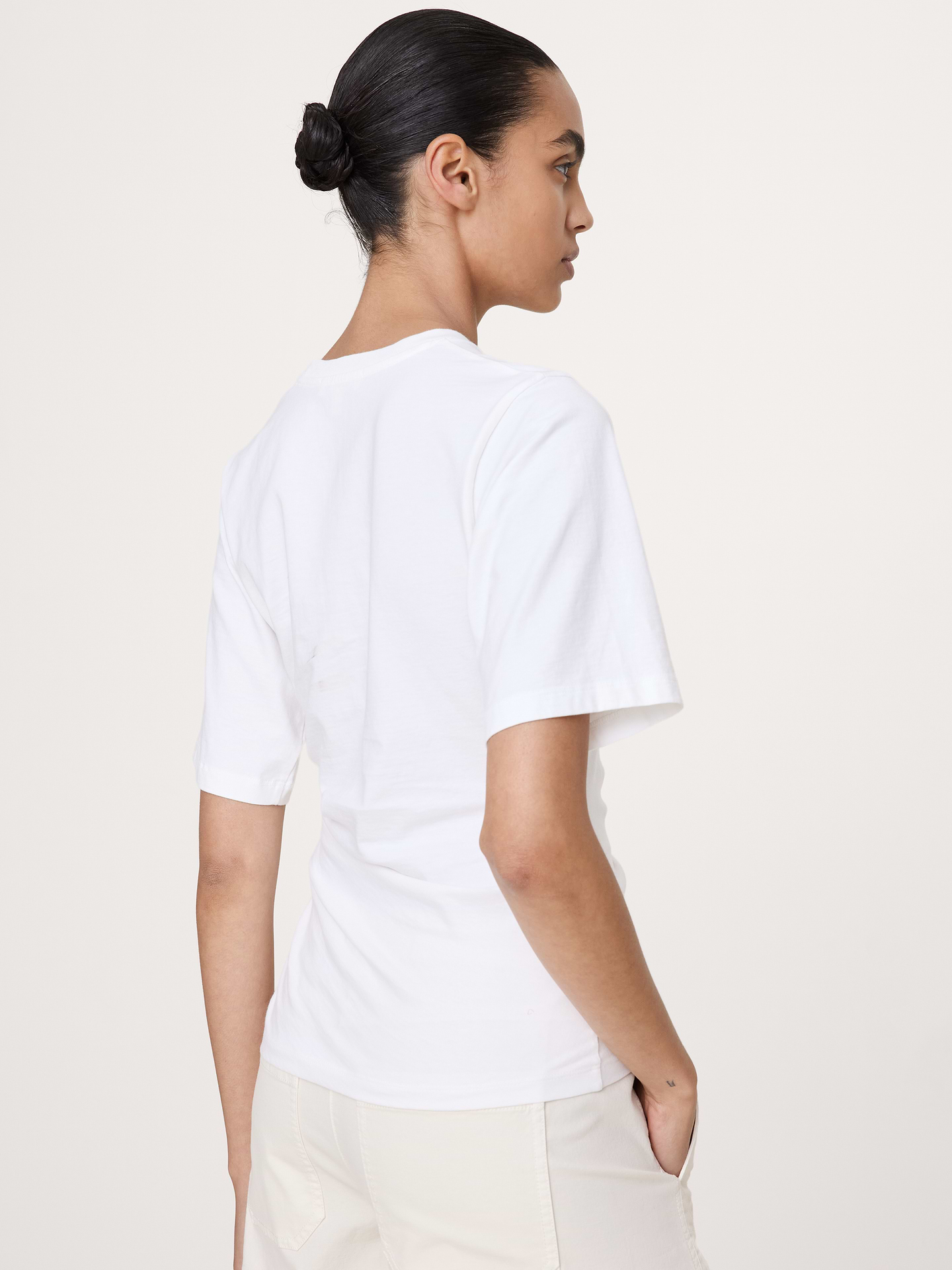 L'image numéro 2 présente T-shirt rétro froncé sur les côtés en coton