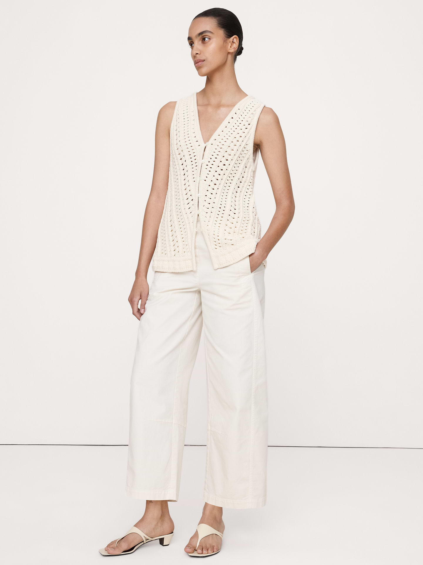 L'image numéro 1 présente Gilet en tricot de coton crocheté